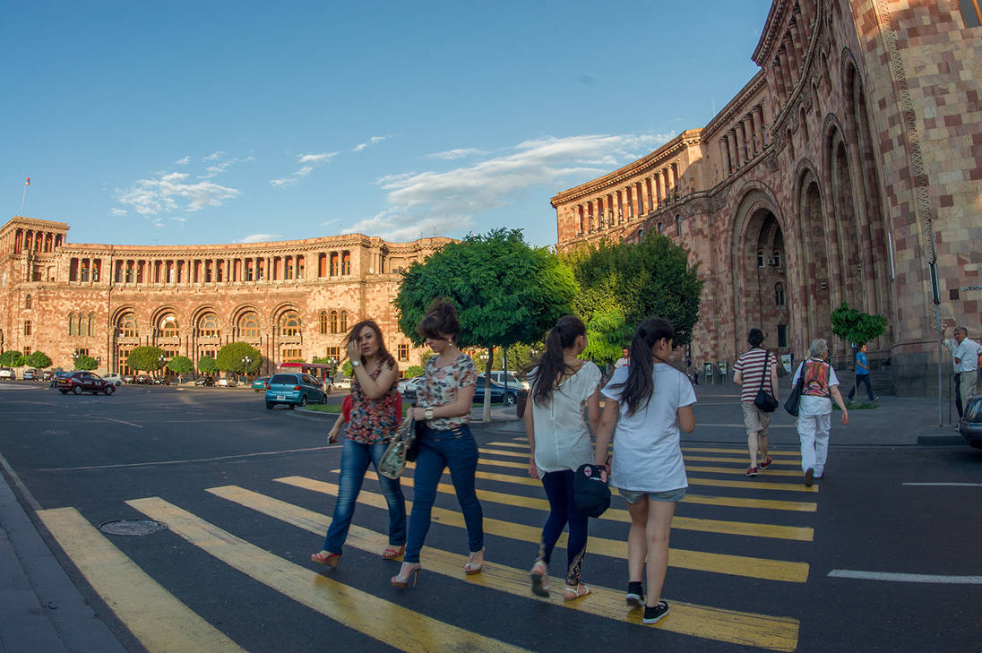 Ереван сегодня сейчас. Ереван. Армения жизнь Ереван. Yerevani qaxaqapetaran. Erevan Park Ереван brending.