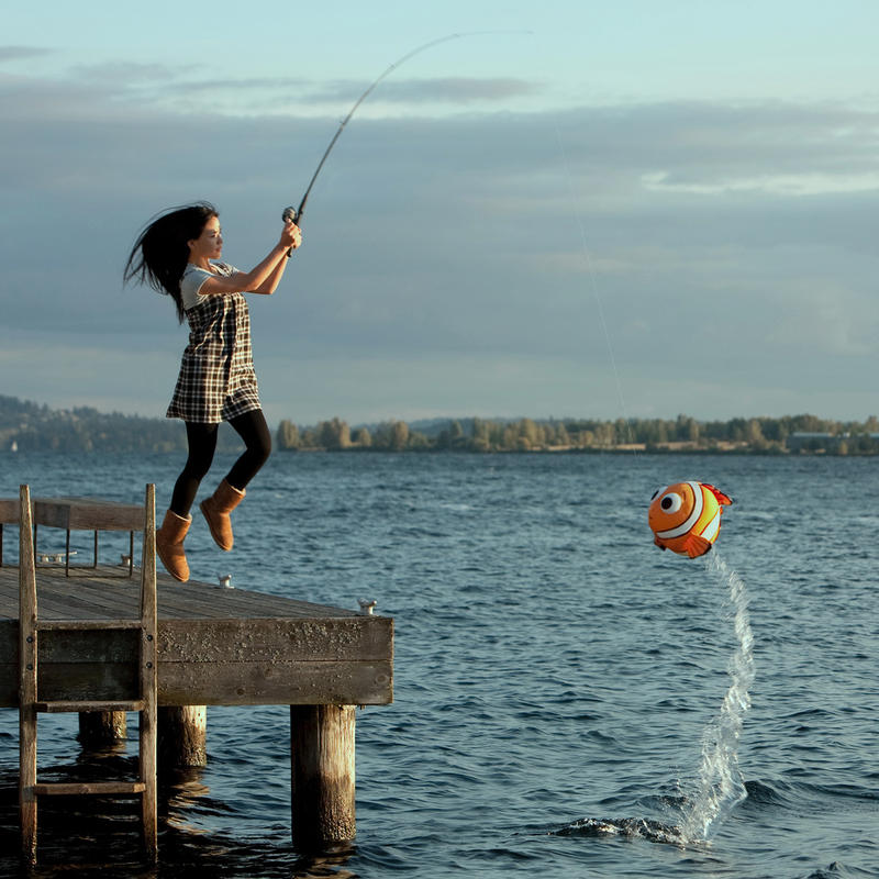 К чему снится рыбалка на удочку. Девушка рыбачит. Девушка с удочкой. Фотосессия рыбалка. Баба с удочкой и рыбой.