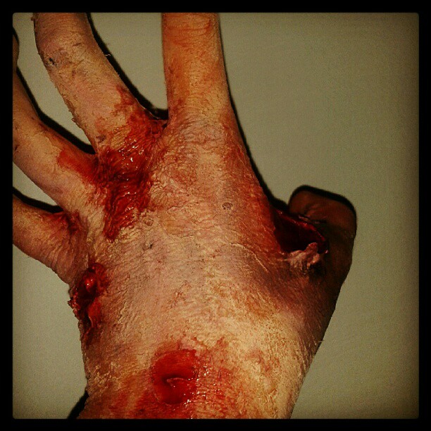 Zombie Hand (2)