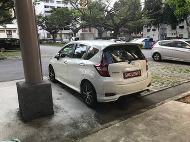 White Nissan Note (Versa Note)