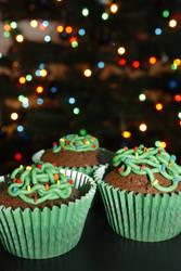 Tangled Christmas Tree Light Cupcakes by behindthesofa