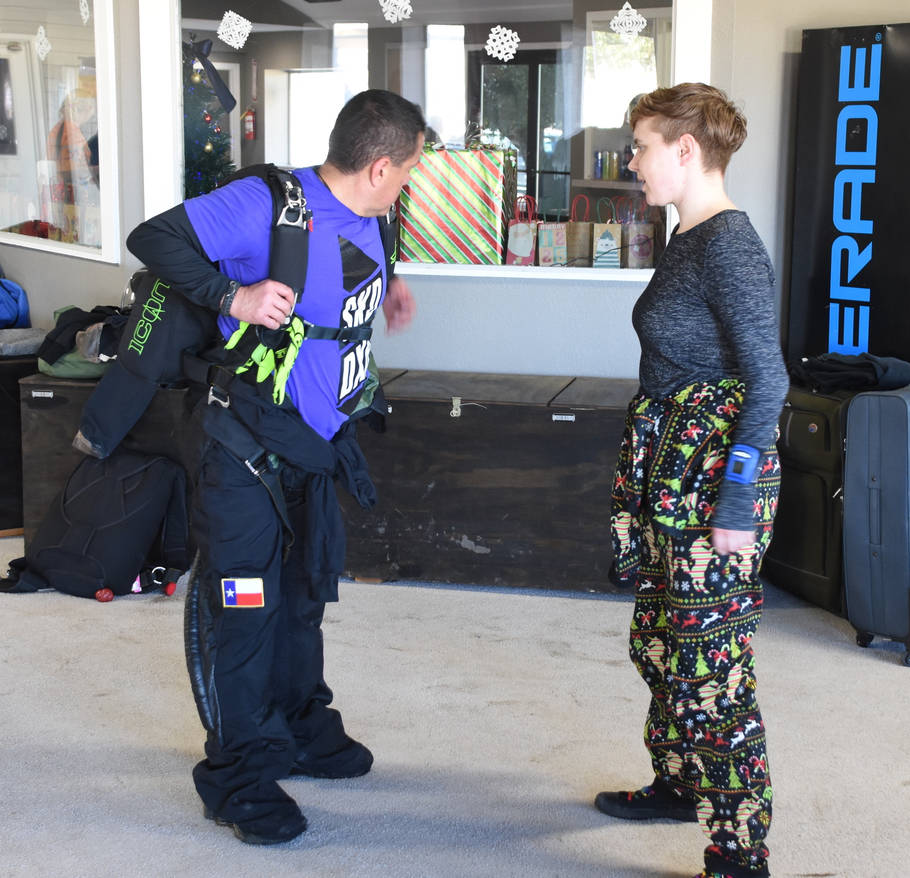 Whats wrong with this skydiver. by DocMallard