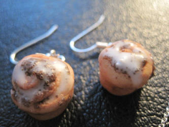 Cinnamon roll earrings