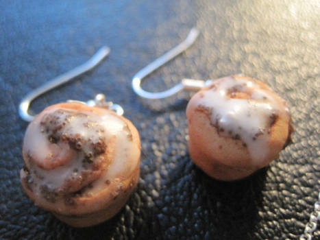 Cinnamon roll earrings