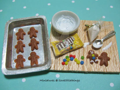 Miniature Gingerbread Men Prep Board