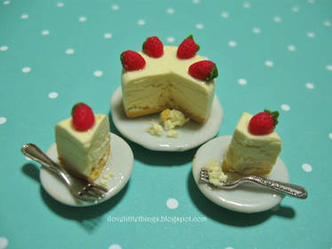 Dollhouse Miniature Strawberry Cheesecake