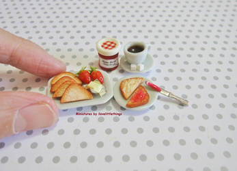 Miniature Toasts with Strawberry Jam