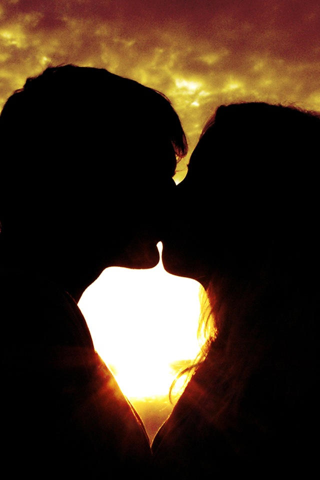 Целоваться с бывшей женой. Поцелуй. Красивый поцелуй. Поцелуй любви. Любовные картинки.