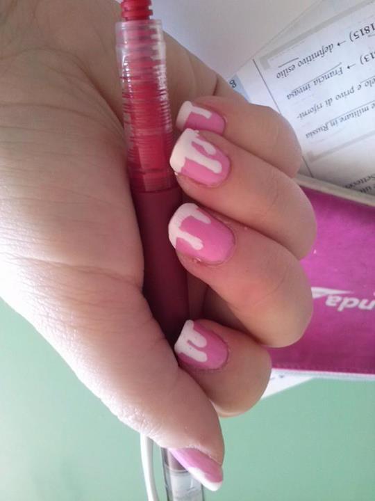 Melting strawberry frappe nail art
