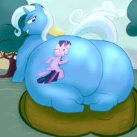 Plump Trixie squished Twilight