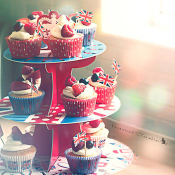 Diamond Jubilee Cupcakes by Slairea