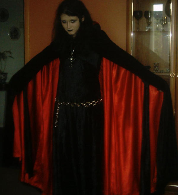 A Vampiric Appearance by VampyreVenom on DeviantArt