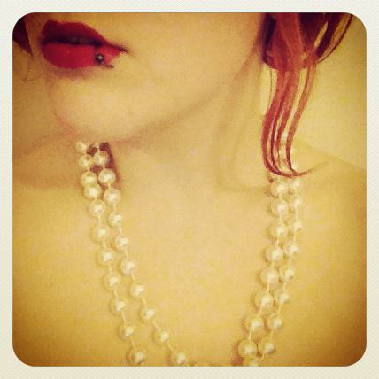 079 Lipstick and Pearls