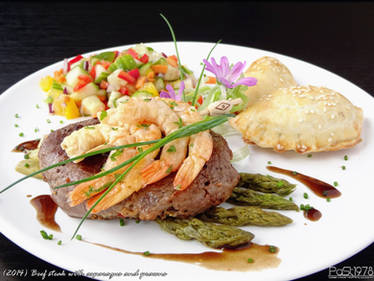 Beef steak with asparagus and prawns