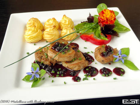 Medallions with blueberry sauce