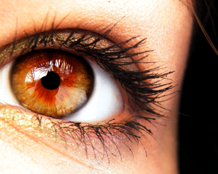 File:Amber-colored-eye.jpg - Wikimedia Commons