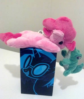 Pinkie Plush with magnetic Gummy