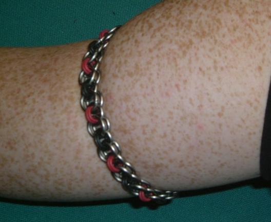 Helm Chain Armband