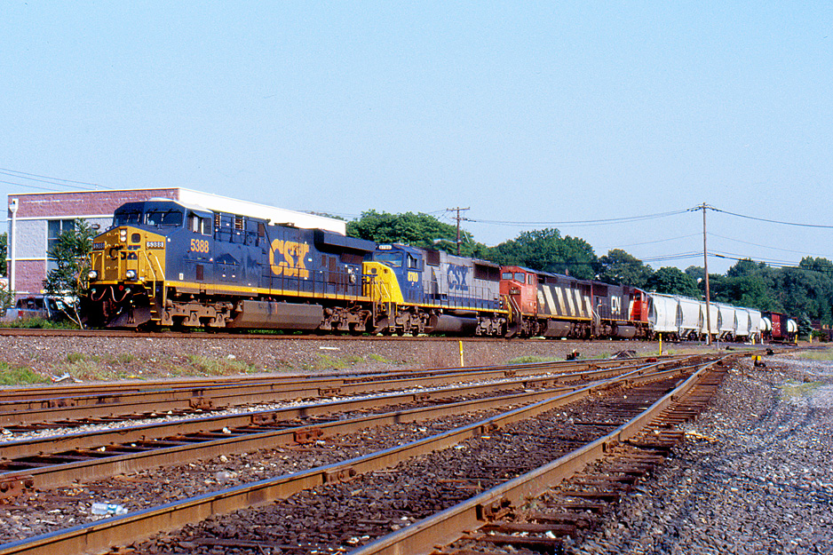 CSX 5388 on Q-410