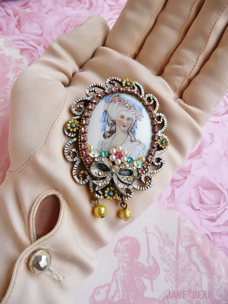 Marie cameo brooch