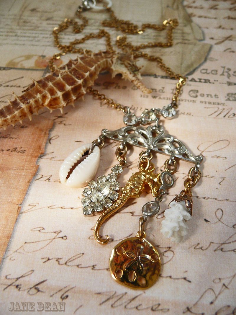 Sea curiosities necklace