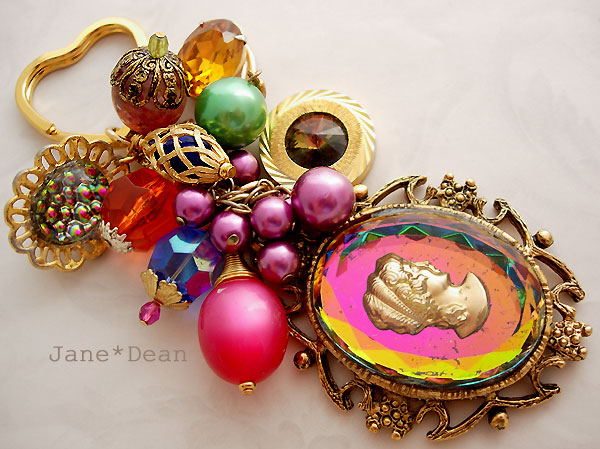 Psychedelic cameo keychain