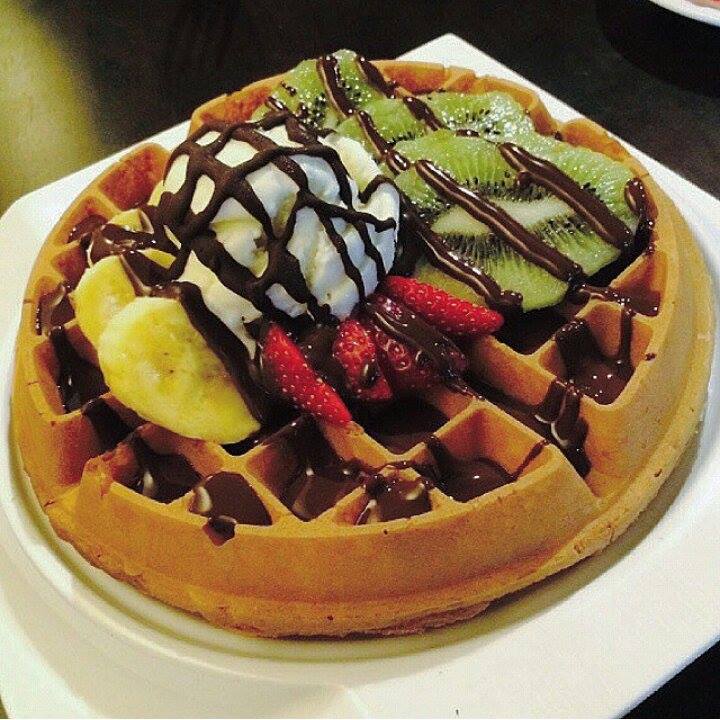 dark chocolate waffles with fresh fruits