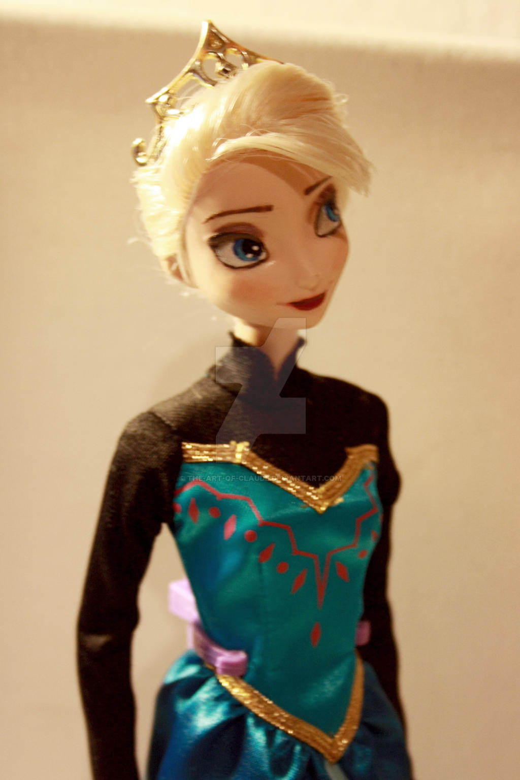 Disney Frozen | Elsa Re-repaint by the-art-of-claude on DeviantArt