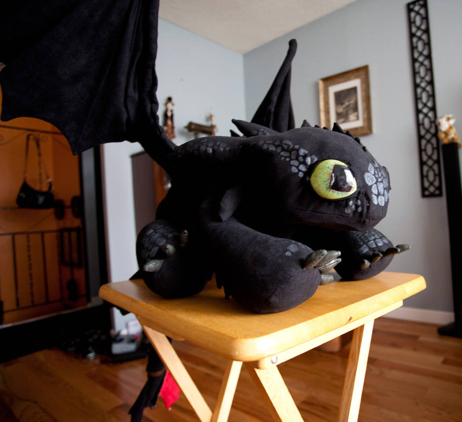 2nd Toothless Sittin' Pretty by thekimeleon on DeviantArt