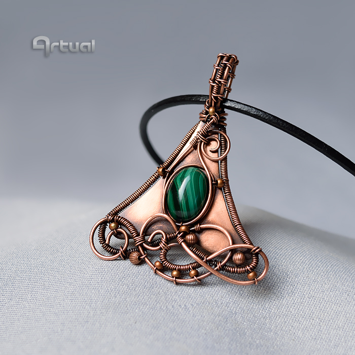 Copper pendant with Malachite