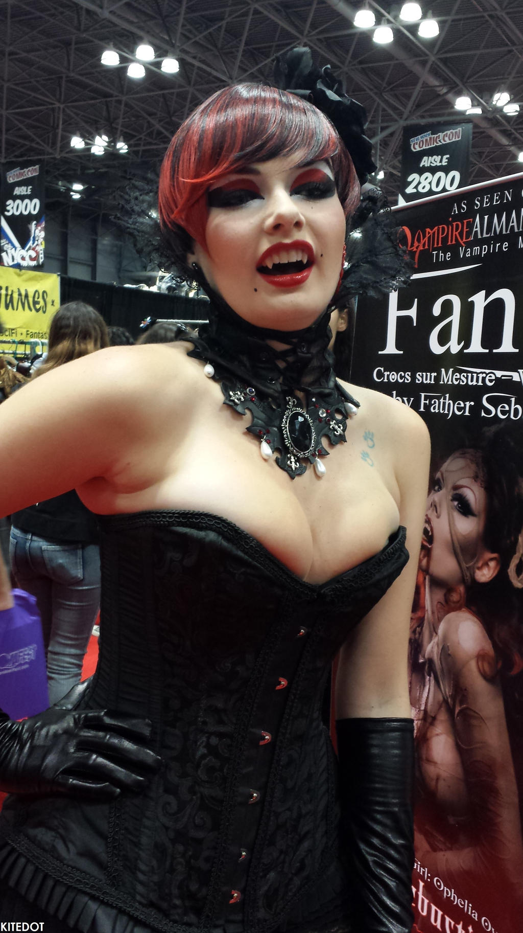 NYCC 2013: Sexy Vampiress