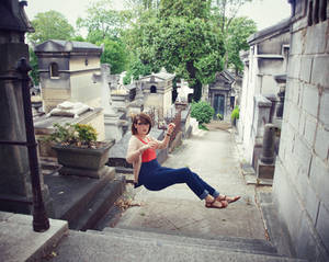 Levitation I pere lachaise