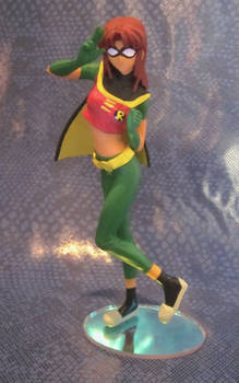 Starfire cosplaying Robin