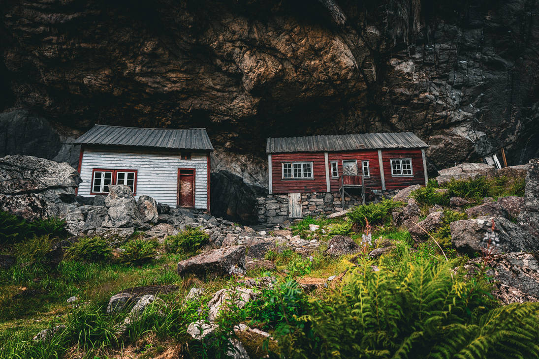 Houses under rock shelter