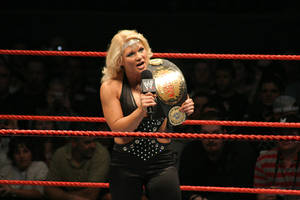 WWE - Nov07 - Beth Phoenix 01