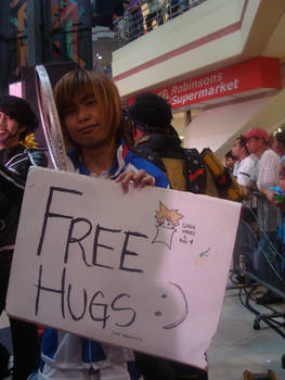 FREE HUGS: Shuske Fuji