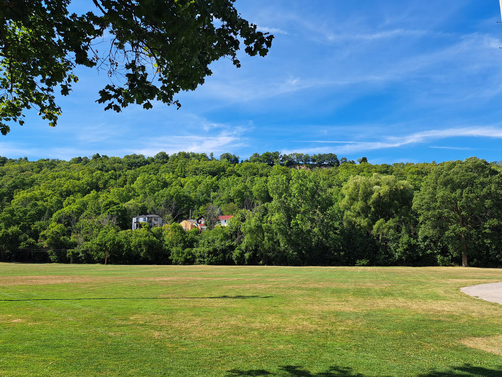 Eden Vern Edge with Houses
