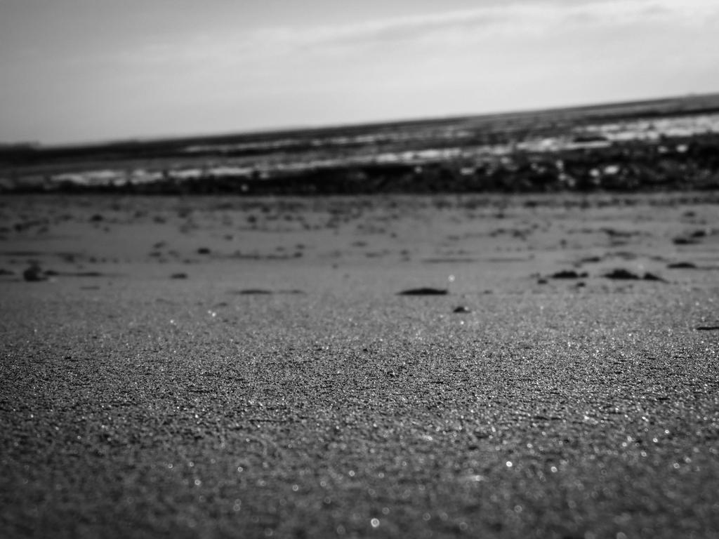 sand BW by FabienBertham on DeviantArt