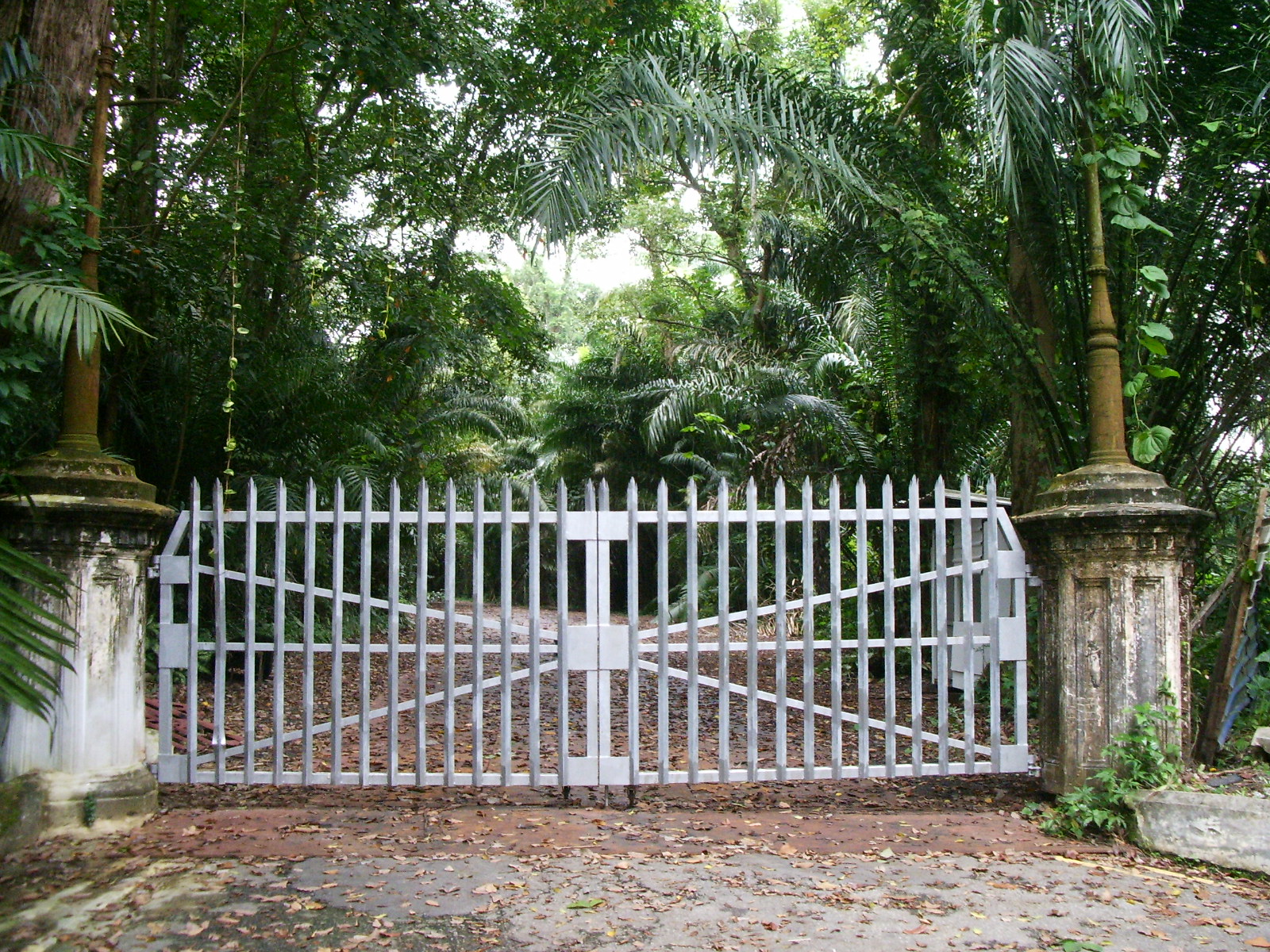 Botanical Garden: Gate: