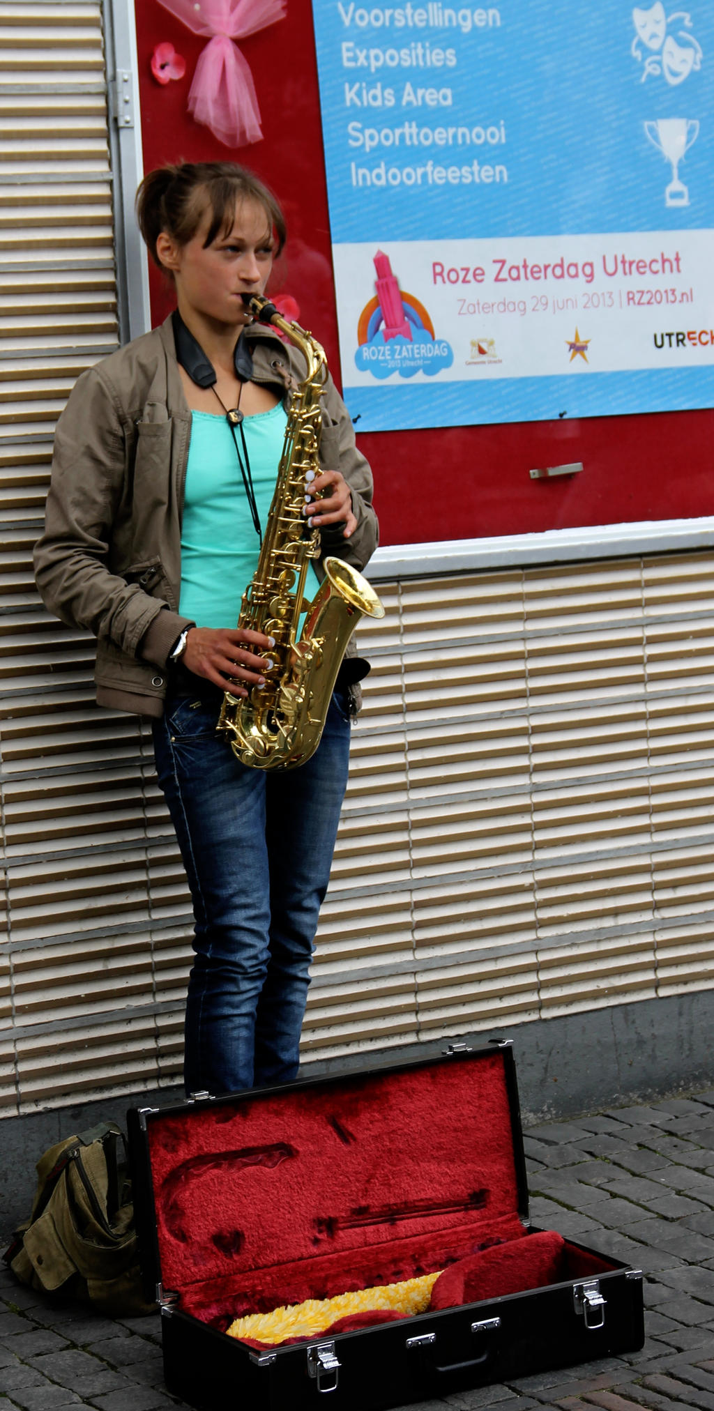 Pink Saturday 2013 Saxophone girl