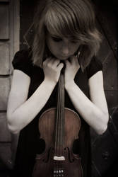 dziewczynka ze skrzypcami.