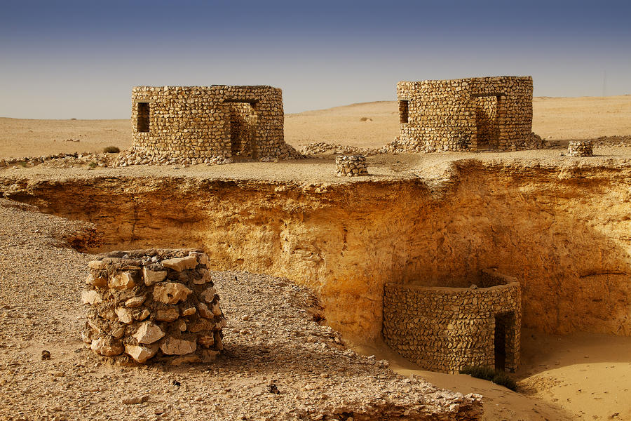 Qatar - Zekreet - 18 - 3 Huts and 3 Fire Places