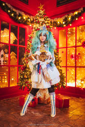 Snow Miku 2020 Cosplay by Bizarre-Deer