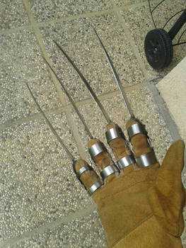 Freddy Krueger Glove/Claws  2