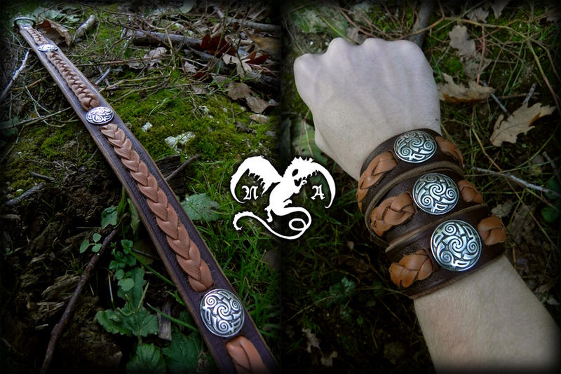 Three triskells bracelet