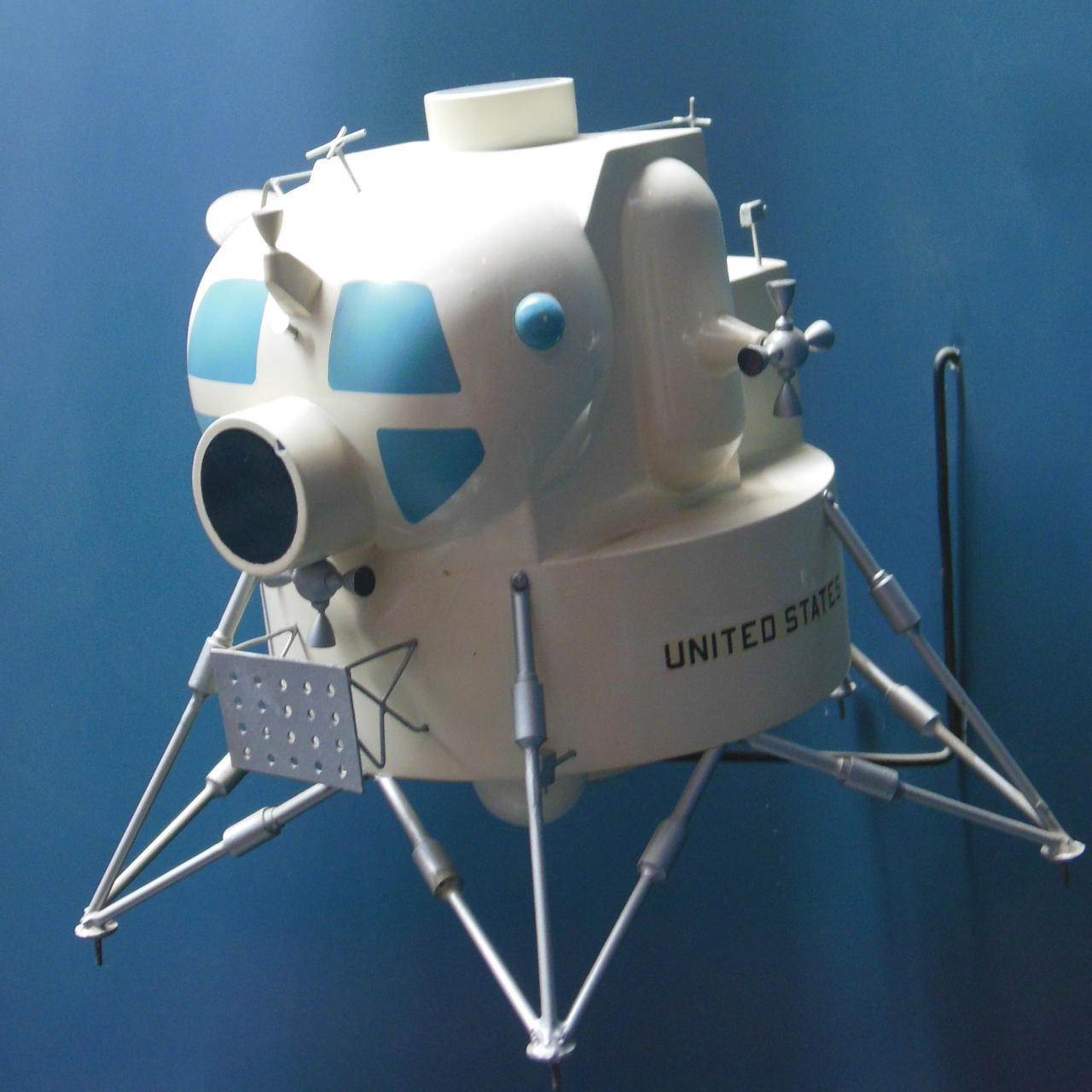 Lunar Lander Concept by rlkitterman on DeviantArt