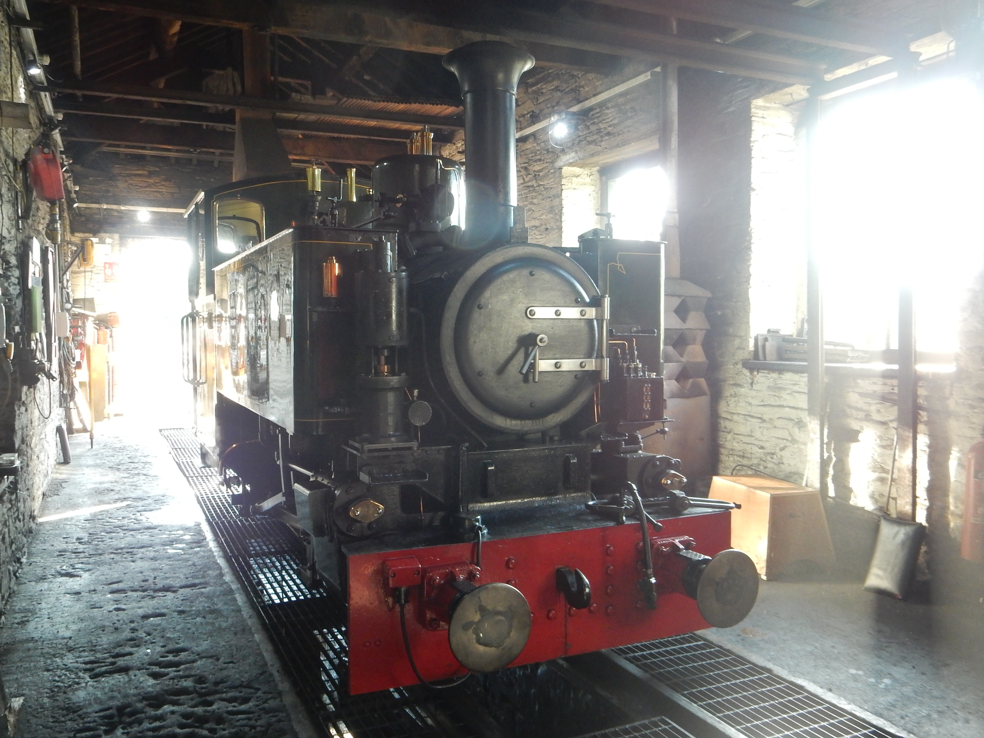 TR 7 Tom Rolt in Pendre SL Shed DSCN2754 by rlkitterman on DeviantArt