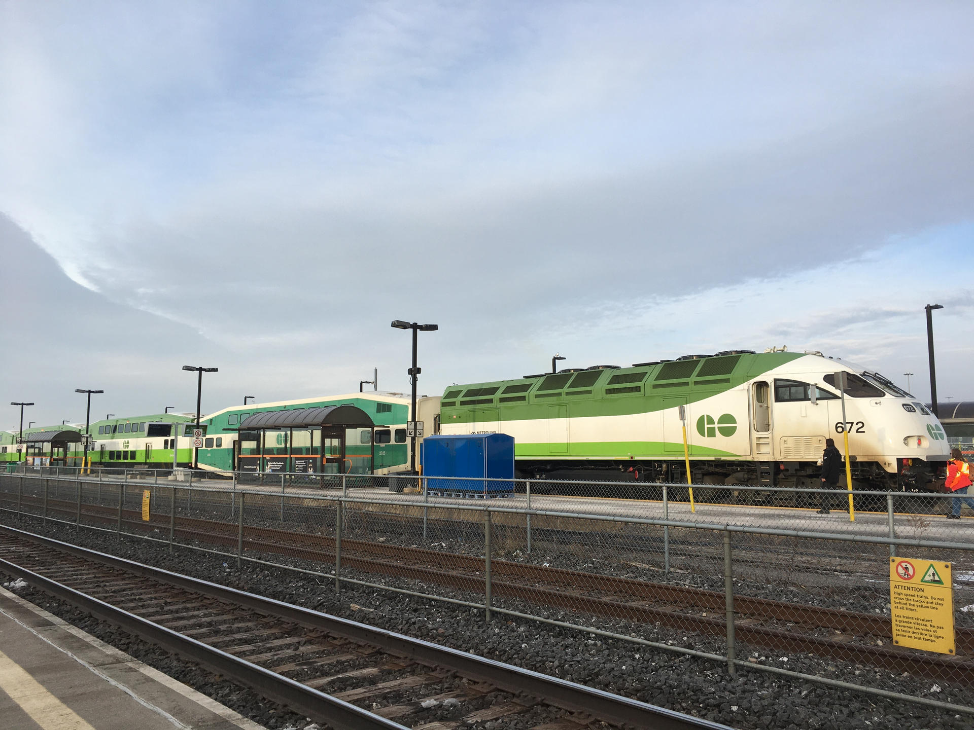 GO Transit 672 for Toronto at Oshawa (1) by rlkitterman on DeviantArt
