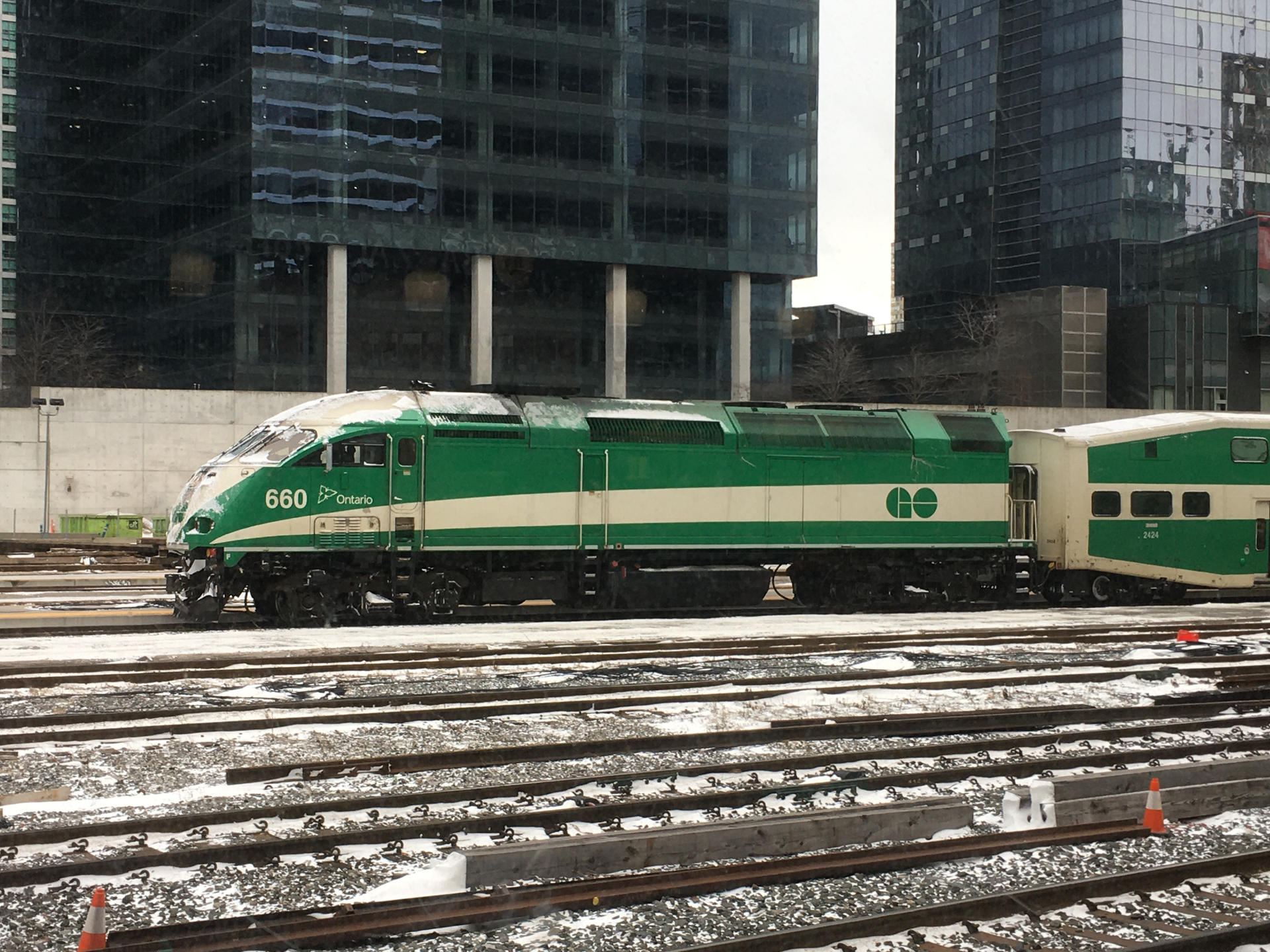 GO Transit 660 Arrives in Toronto by rlkitterman on DeviantArt