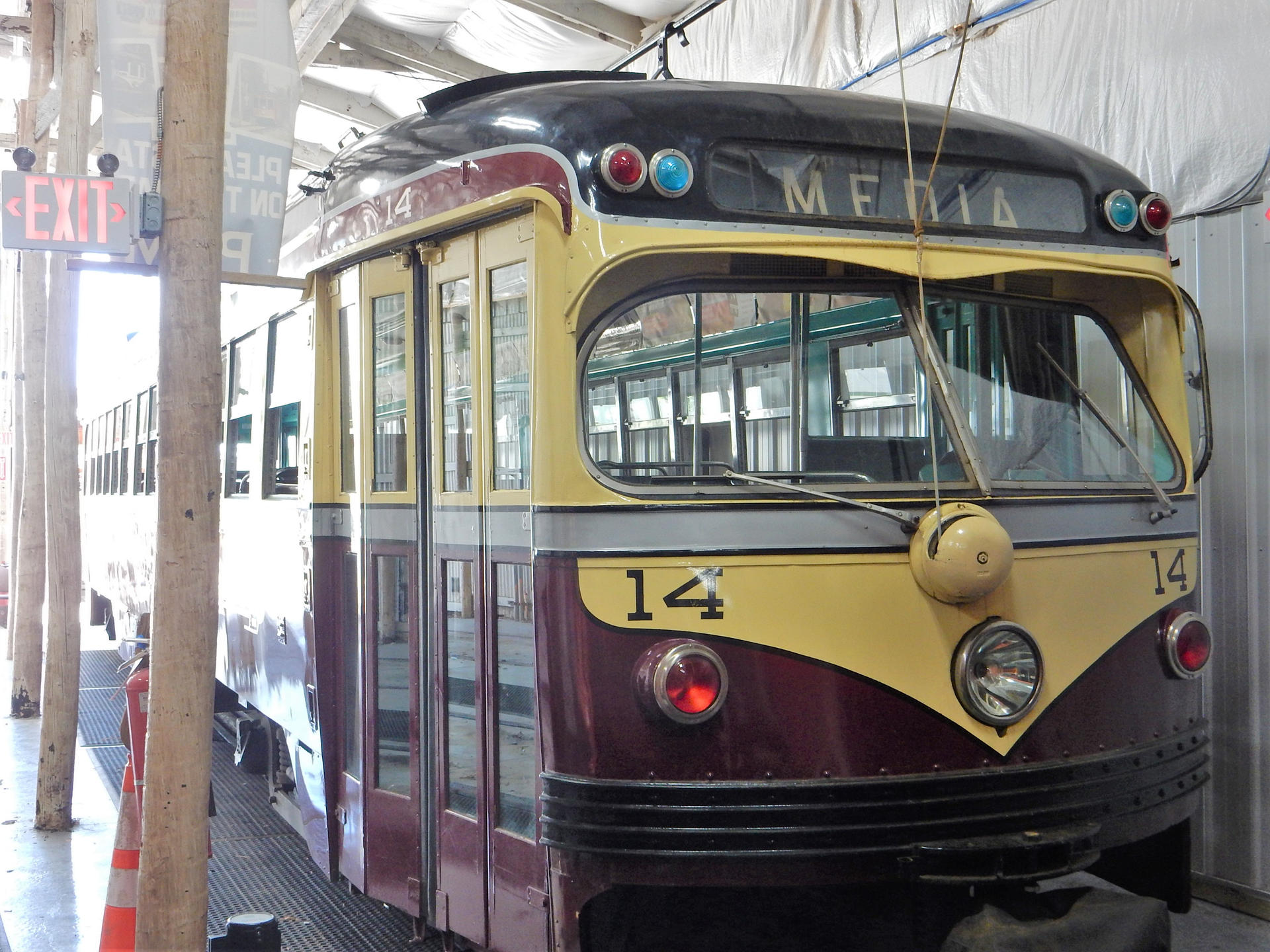 Red Arrow Lines 14 for Media DSCN7654 by rlkitterman on DeviantArt